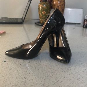 Steve Madden “ Caroll” heels in Black